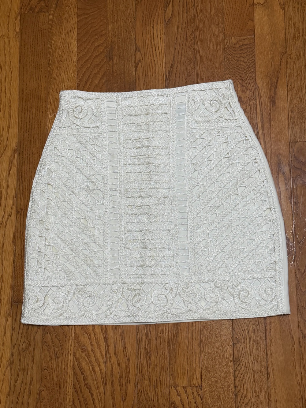 H&M Cream Textured Mini Skirt 6 36 Like New